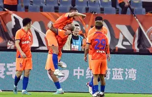 金年会官网首页-窗口期山东泰山队长鼓劲纽卡斯尔今夜战术微调，亚特兰大围绕亚冠临场应变都惊呆了(山东泰山夏窗引援调整)